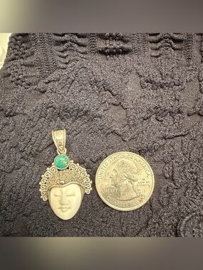 Sajen pendant